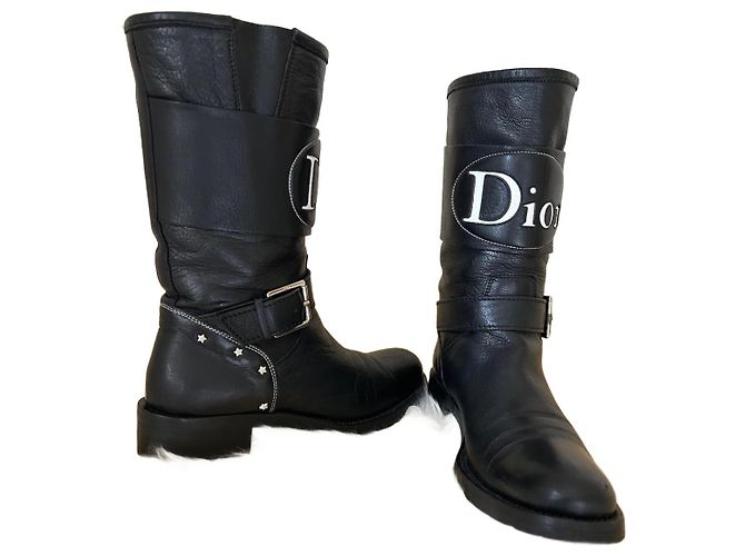 Botas Christian Dior de couro preto com fivela e estrelas logo 36