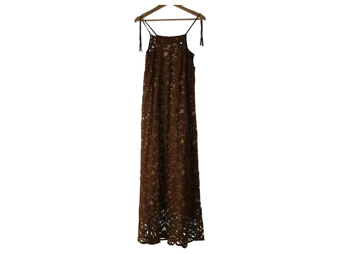 ***Vestido largo de encaje de Roberto Collina Castaño