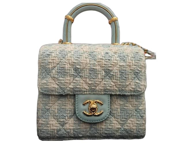 Magnifique Chanel en tweed bleu clair  ref.958281