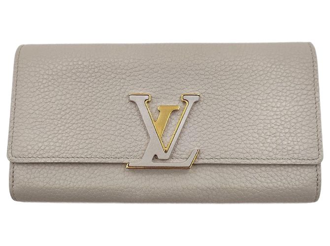 Louis Vuitton Capucines wallet in light gray leather Grey