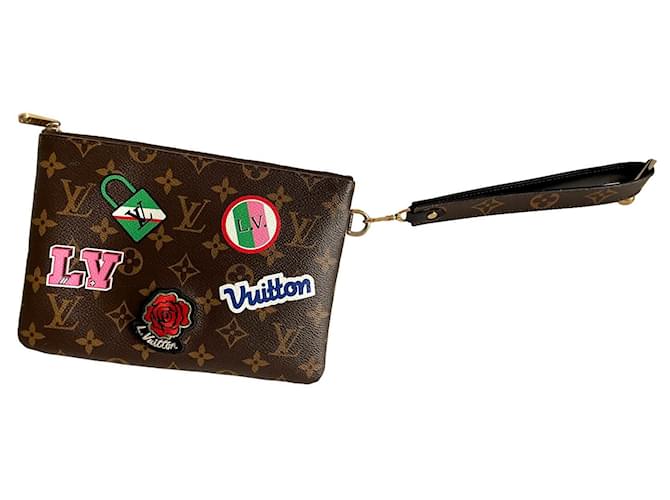 Louis Vuitton Clutch bags Brown Cloth ref.959750 - Joli Closet