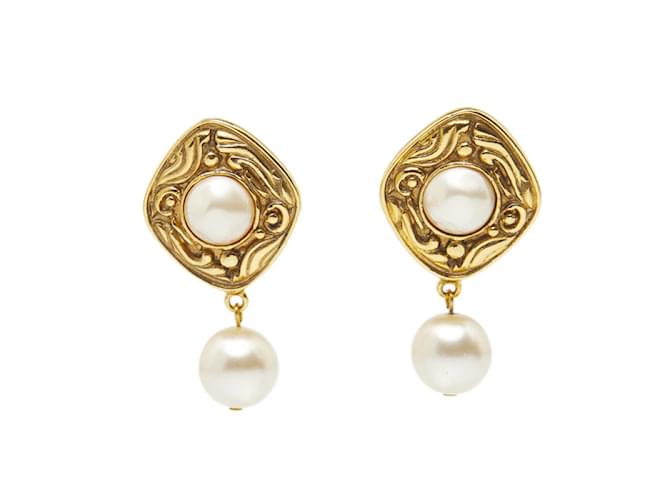 Chanel Faux Pearl Swing Earrings Golden Metal ref.959820 - Joli Closet