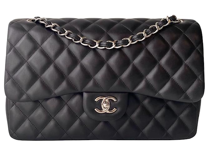 Timeless Chanel Handtaschen Schwarz Leder  ref.960657