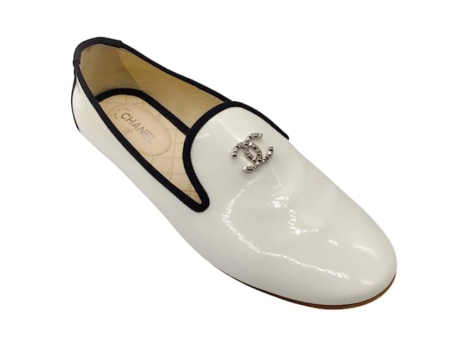 Ballet Flats Chanel Chanel Ivory / Black / Silver CC Logo Grosgrain Trimmed Patent Leather Loafers / Flats