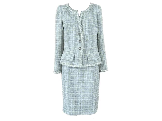 Chanel Traje con falda y chaqueta de tweed con botones CC de London Multicolor  ref.961723