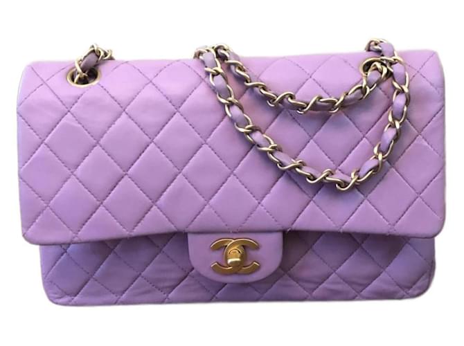 Superbe sac à main à rabat Chanel en cuir d'agneau matelassé lilas violet clair classique intemporel moyen doublé avec quincaillerie champagne doré mat!  ref.961730