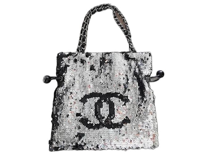 Chanel Handbags Silvery  ref.962312