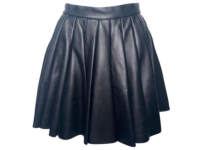 Falda corta plisada de cuero negro David Koma