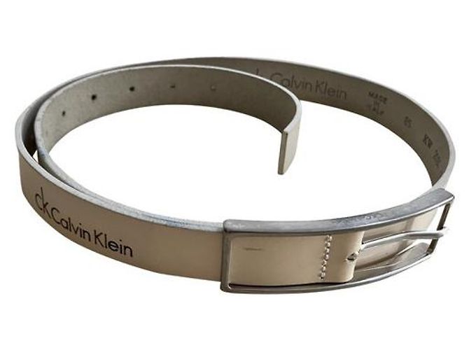 Cinto Calvin Klein de couro bege