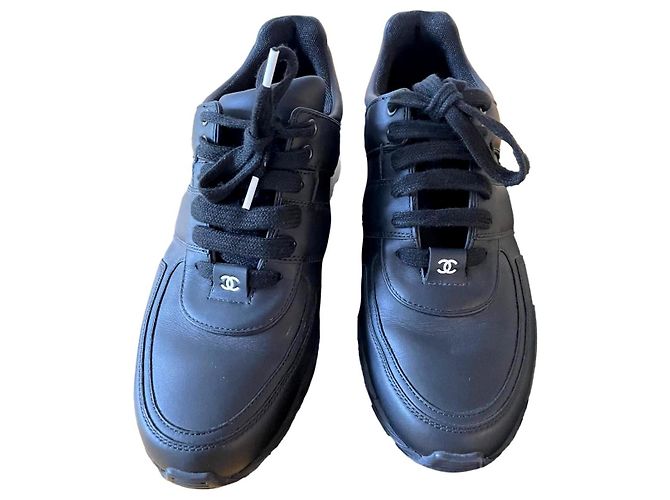 Sneakers Chanel in pelle nera Nero