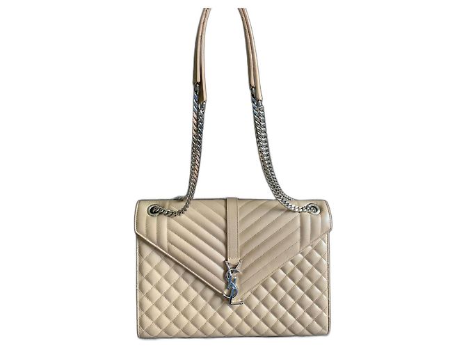 Bolsa envelope Saint Laurent de corrente bege em couro