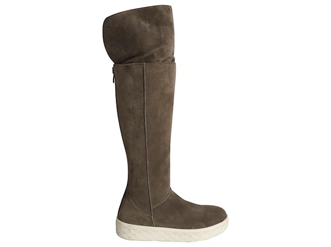 Moncler Knee Shearling Lined Boots in Grey Suede  ref.967204