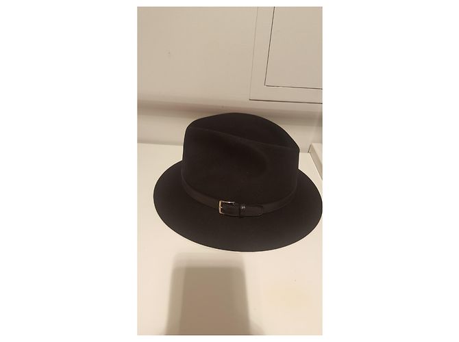 Hermès Cappelli Berretti Nero Pelle verniciata Vitello simile a un vitello