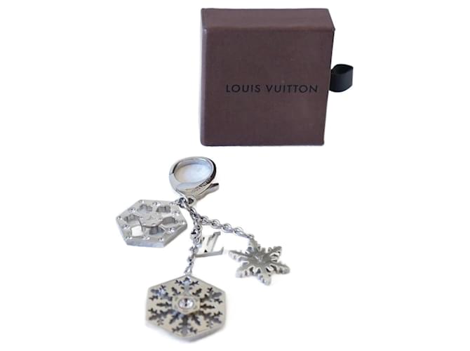 Louis Vuitton Bag charms Silver hardware Metal ref.968905 - Joli Closet