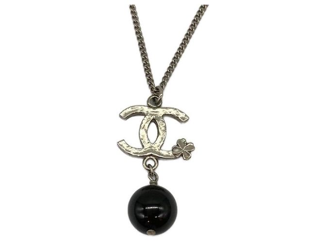 ***Collar de perlas CHANEL Negro