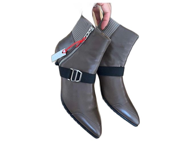 Constance Hermès Botins de couro com fivela Marrom