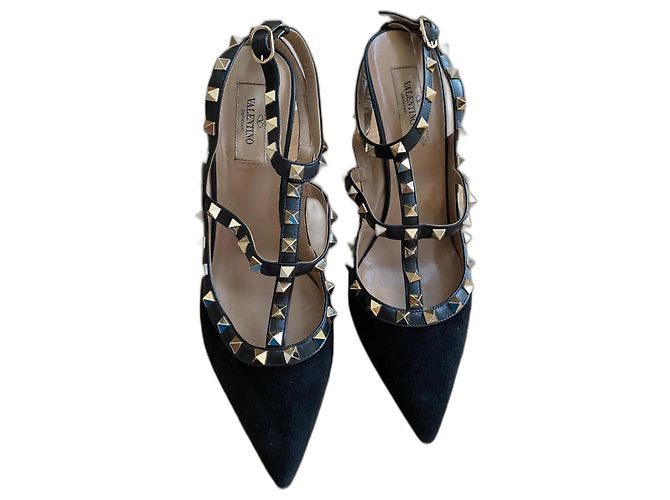 Valentino Garavani Valentino Rockstud Heels Black