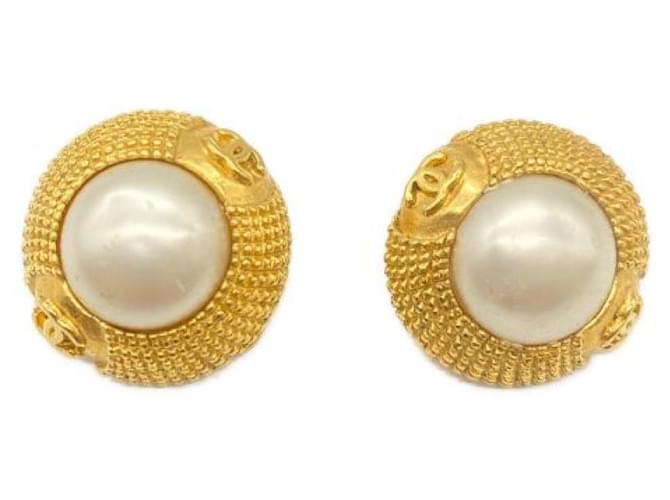 ***Boucles d'oreilles CHANEL Doré  ref.971236