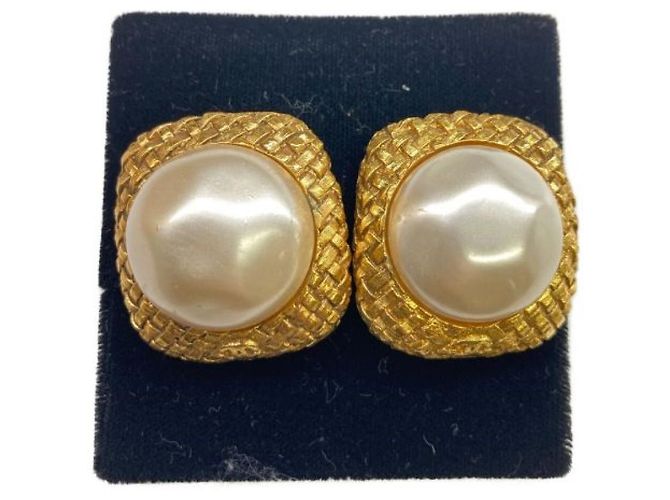 Orecchini Chanel oro e bianchi Bianco D'oro 