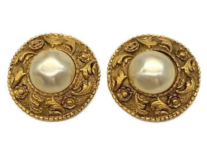 ***Pendientes de perlas artificiales CHANEL Dorado