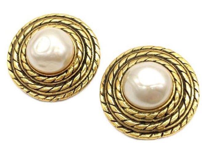 ***Boucles d'oreilles CHANEL en fausses perles Doré