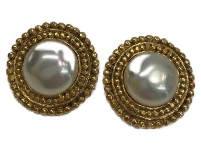 ***CHANEL Ohrringe mit Perlenmotiv Golden