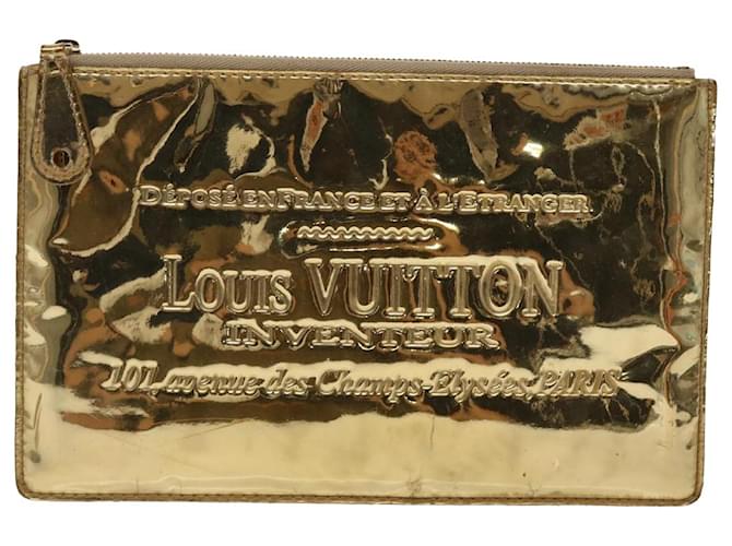 Louis Vuitton Pochette Accessoires Dourado Couro envernizado  ref.1000349