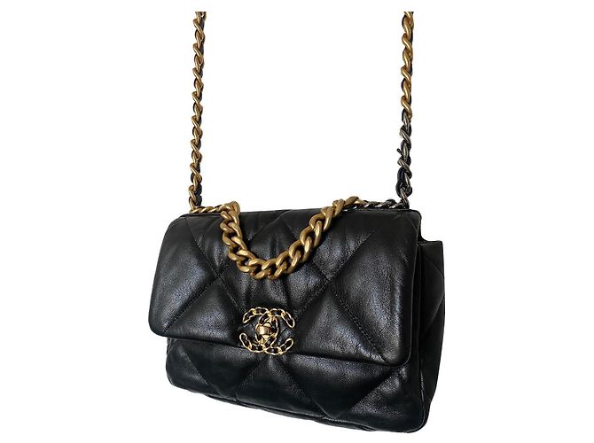 Chanel 19 bolsa de aba preta em pele de cabra Preto