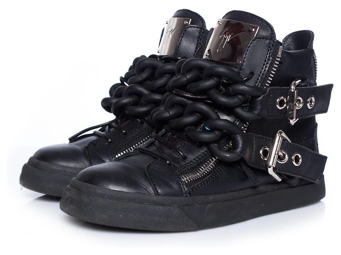 Giuseppe Zanotti, Sneakers alte in pelle con catena foderata nera. Nero