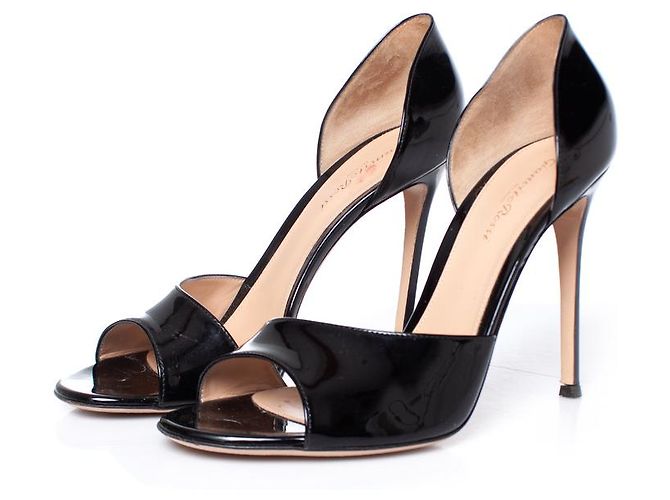 Gianvito Rossi, Schwarze Lackledersandalen