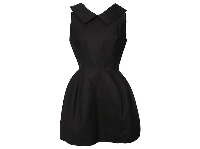Alaïa, gewebtes Kleid in Schwarz.