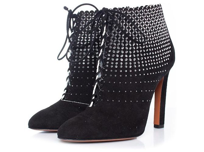 Alaïa, Boots en daim noir découpées au laser