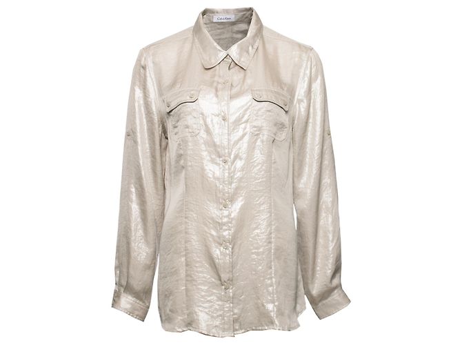 Calvin Klein, Silbermetallic / beige Bluse mit 2 Taschen auf der Brust in Größe M.