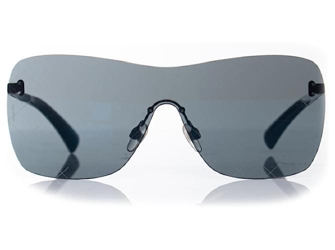 Chanel, Óculos de sol acolchoados em azul  ref.1002277