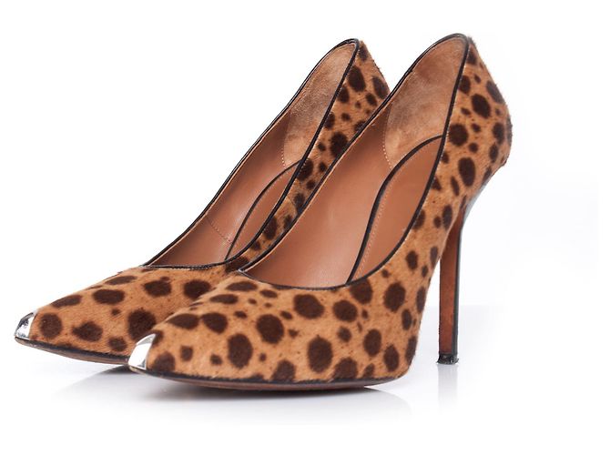 Givenchy, Escarpins en peau de poney imprimé léopard. Marron