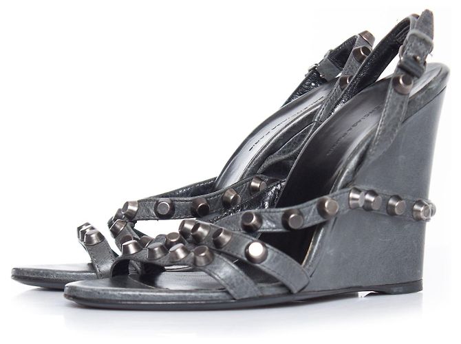 Balenciaga, Zeppe borchiate grigie