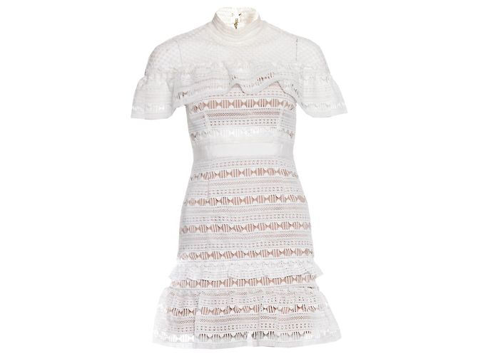 Autre Marque Auto-retrato, Mini vestido branco de renda com babados.