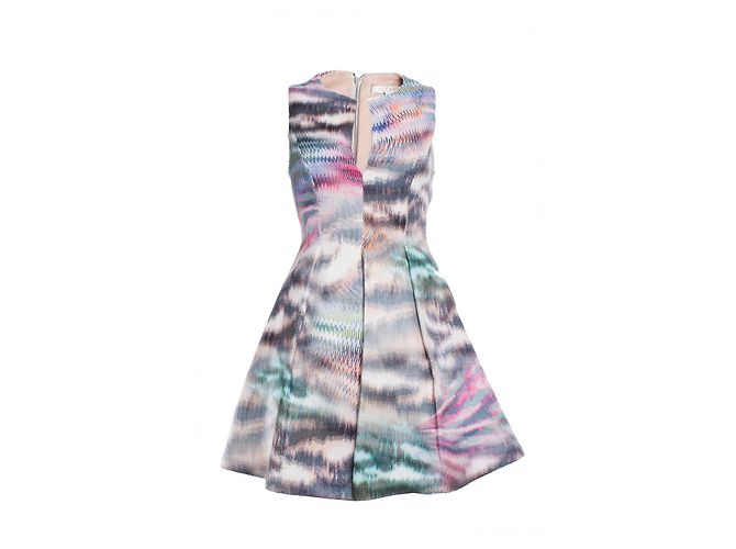 Autre Marque Alexis, Ausgestelltes, mehrfarbiges Kleid mit Batikmuster. Mehrfarben