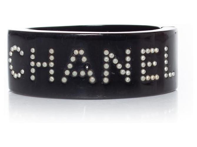 Altri gioielli Chanel, Bracciale rigido con chiusura tempestata di Coco Chanel Nero Poliestere  ref.1002625