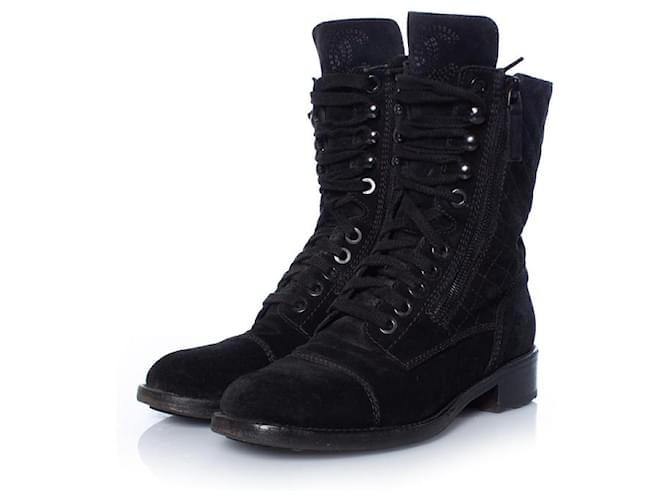 Chanel, Bottines matelassées à lacets en daim Suede Noir  ref.1002655