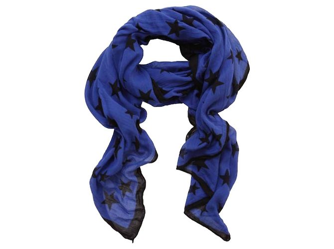 Autre Marque Rika, bufanda azul con estrellas negras.