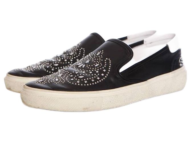 SAINT LAURENT, sneakers slip on in pelle con borchie. Nero