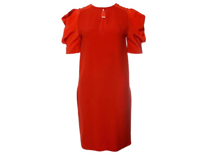 Chloé Chloe, vestido naranja con mangas cortas y onduladas.