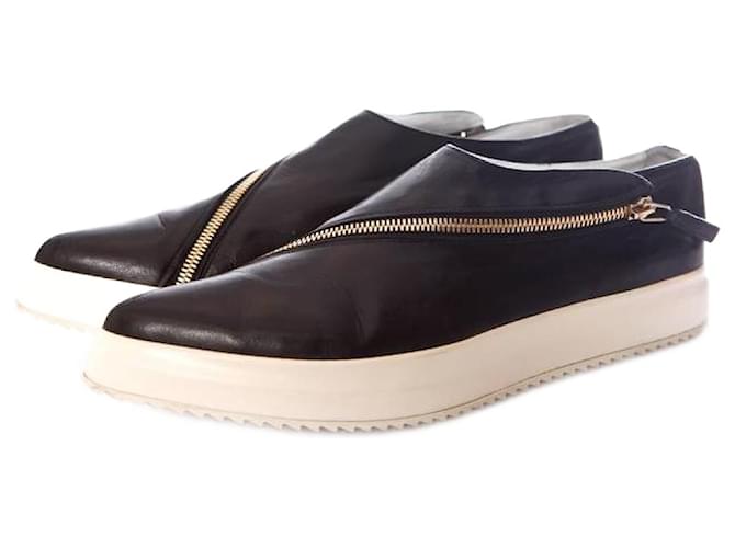 JIL SANDER, black leather sneakers with pointed toe and golden zipper in size 40.  ref.1002833