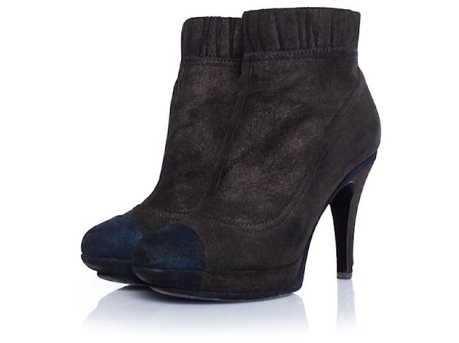 Chanel, botas de camurça marrom Suécia  ref.1002966