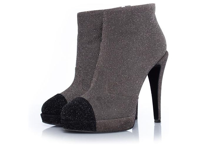 Chanel, Botas plataforma gris brillo