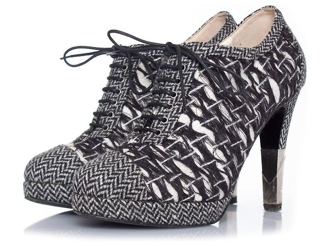 Chanel, Stivaletti stringati in tweed Nero Bianco