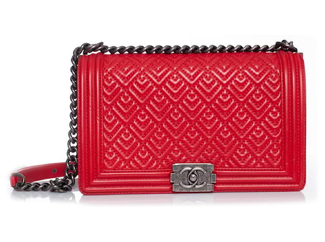 Chanel, Medium quilted red boy bag Leather  ref.1003106