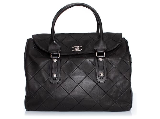 Chanel, Bolso de cuero acolchado negro  ref.1003115