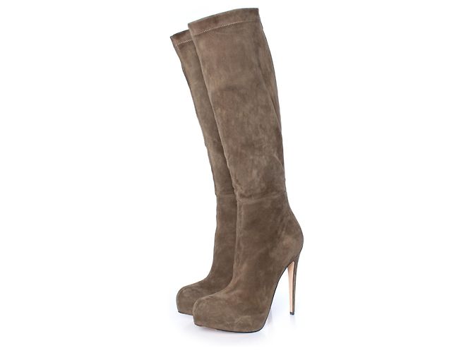Brian Atwood, Kaki suede boots
